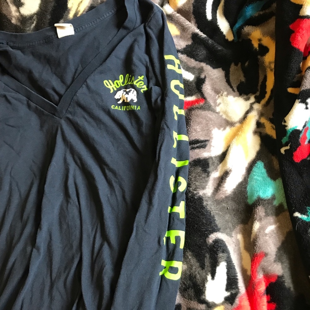 Hollister long sleeve V neck